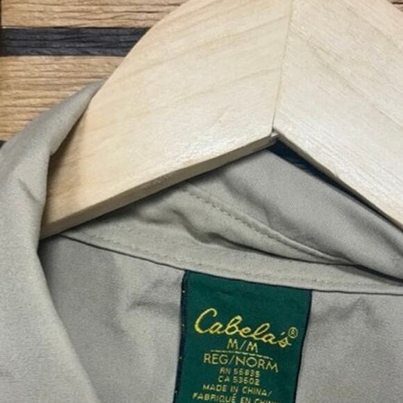 Cabelas Tan Button Down Shirt Size Medium - Picture 5 of 6